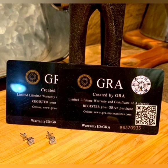 2J: MOISSANITE: 1 CTW Stud Earrings, NIB - Picture 2 of 5